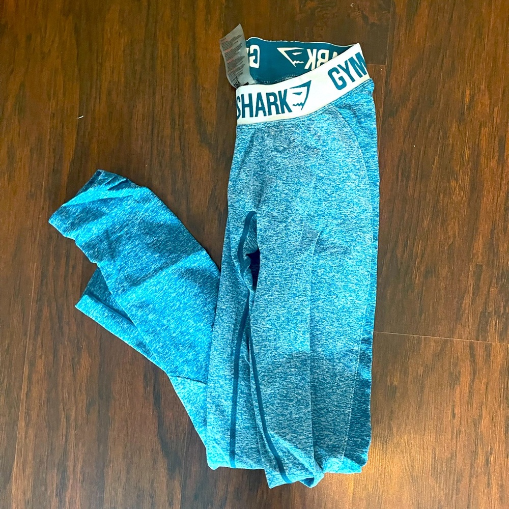 Gym shark leggings